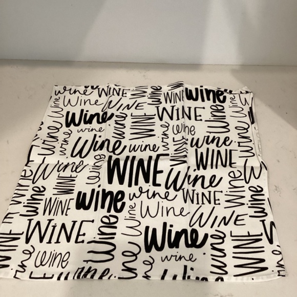 NEW Set of 2 Black & White Beer/ Wine pattern kitchen / bar area towels 19x19” - Picture 5 of 11